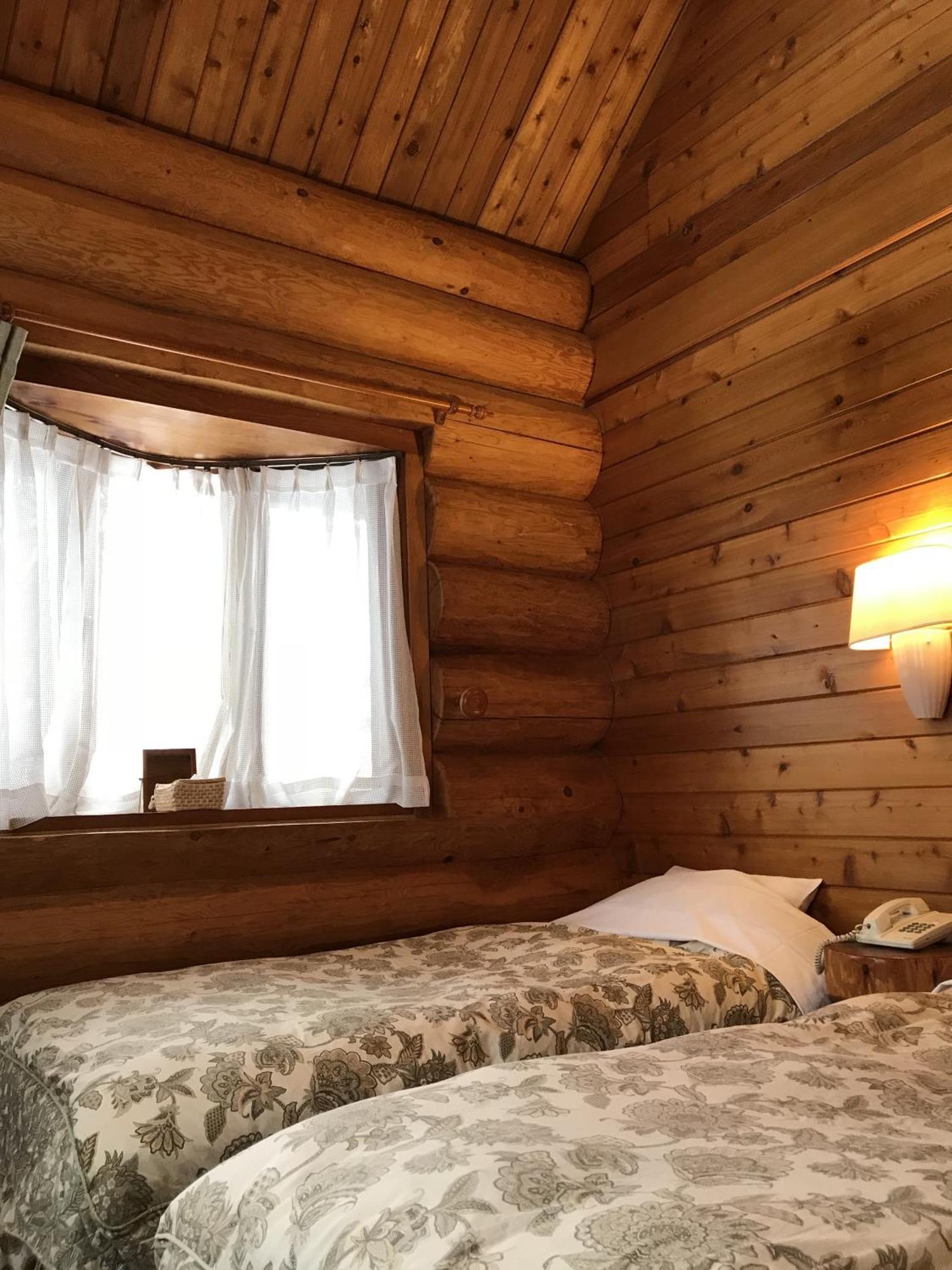 Log Hotel Kamloops Shinano  Bagian luar foto